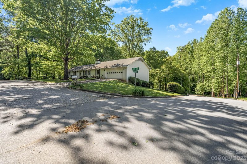 Property image 2 at 221 Oak Circle, Newton, NC 28658