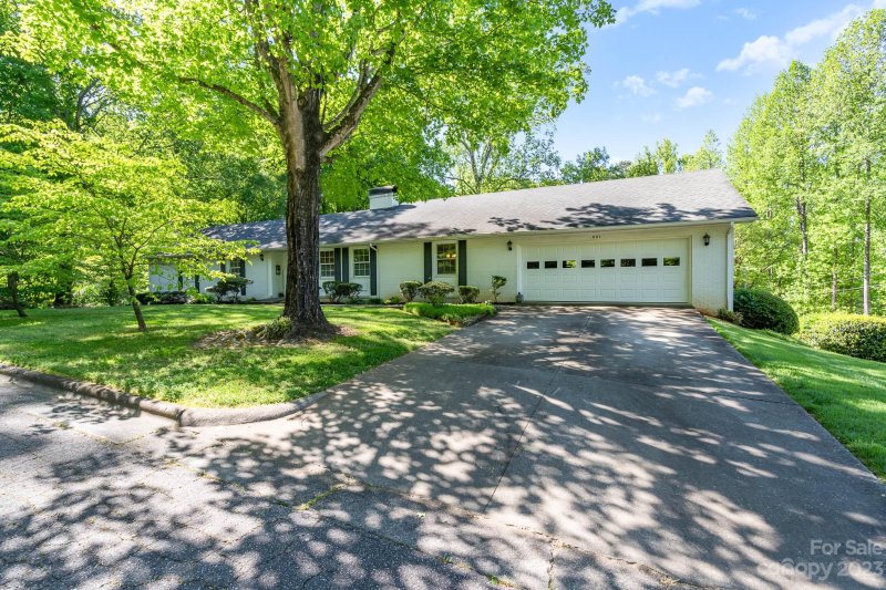 Property image 3 at 221 Oak Circle, Newton, NC 28658