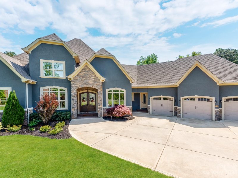 Property image 2 at 147 Castle Drive, Mooresville, NC 28117