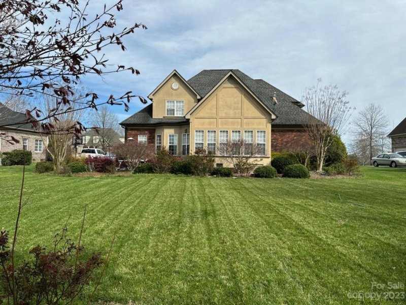 Property image 2 at 5507 Two Iron Drive, Matthews, NC 28104