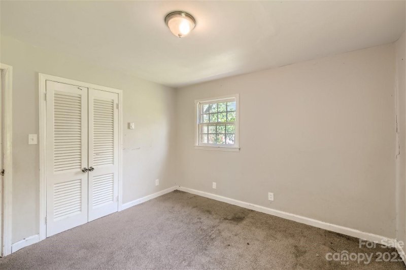 Property image 5 at 4021 Sunnycrest Lane, Charlotte, NC 28217