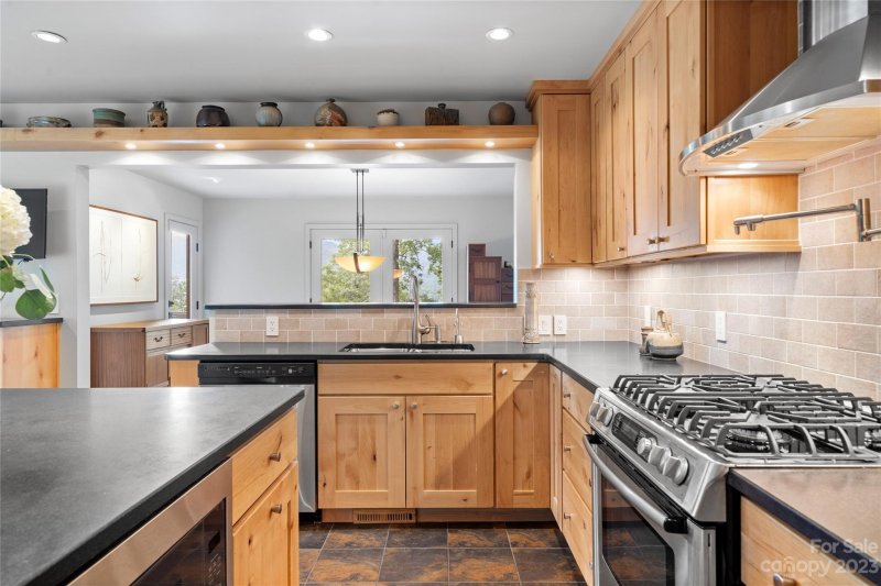 Property image 5 at 125 Black Oak Drive, Asheville, NC 28804