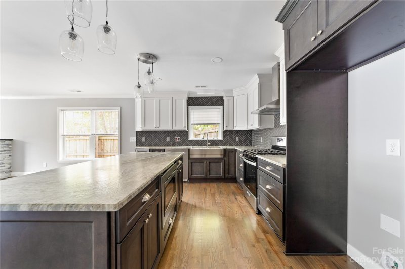 Property image 2 at 412 Woodlawn Avenue, Gastonia, NC 28052