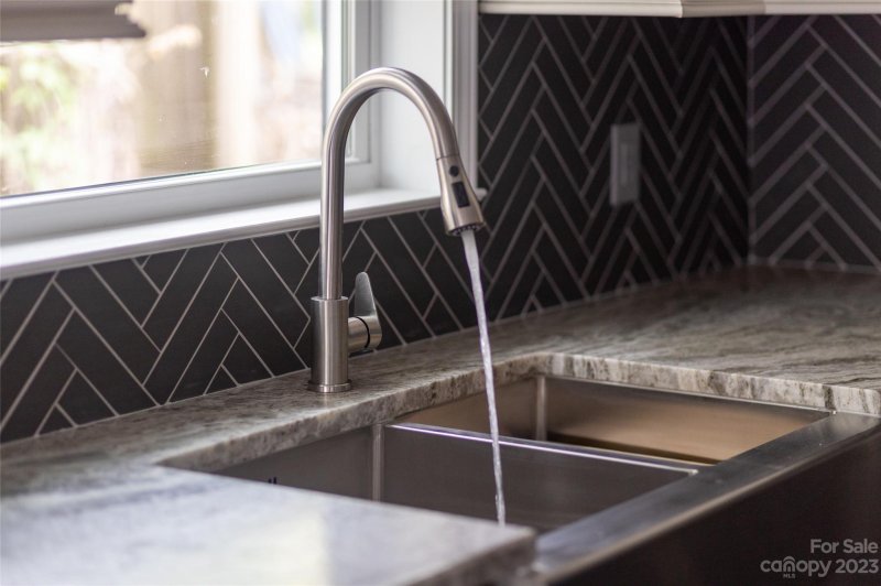 Property image 4 at 412 Woodlawn Avenue, Gastonia, NC 28052