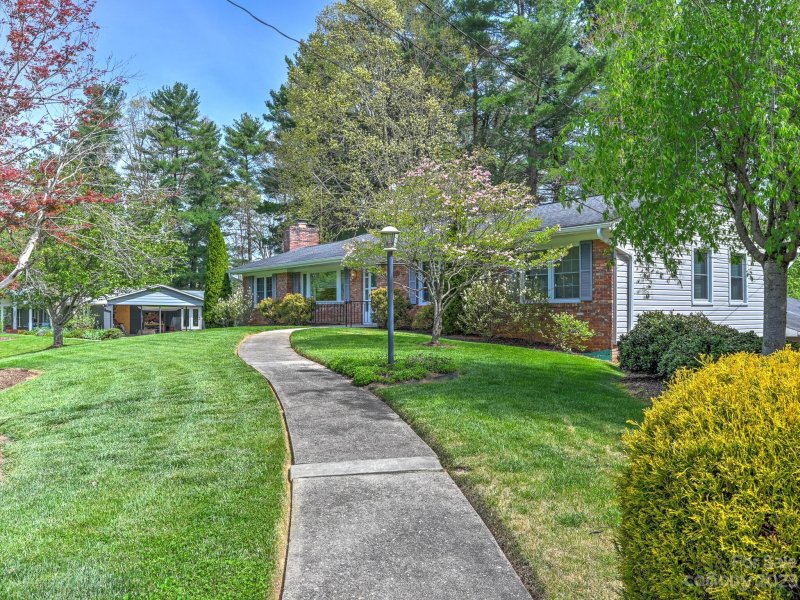 Property image 2 at 59 W Fox Chase Road, Asheville, NC 28804