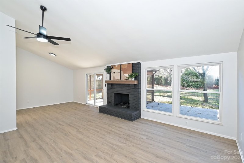 Property image 2 at 6524 Morganford Road, Charlotte, NC 28211