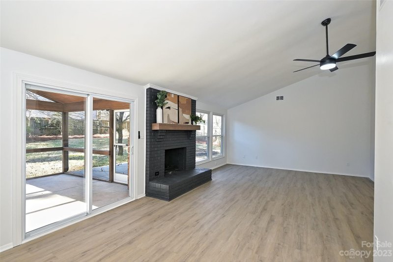 Property image 3 at 6524 Morganford Road, Charlotte, NC 28211