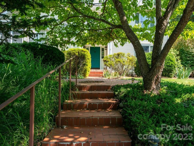 Property image 2 at 620 Woodland Knoll, Asheville, NC 28804