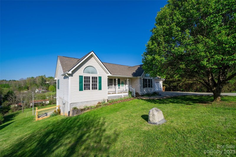 Property image 5 at 102 Ridge Brook Drive, Weaverville, NC 28787