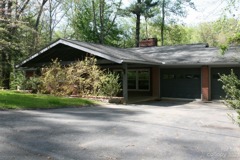 Property image 2 at 4 Mayfair Drive, Candler, NC 28715