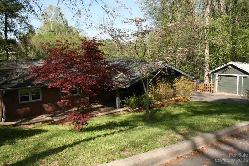 Property image 3 at 4 Mayfair Drive, Candler, NC 28715