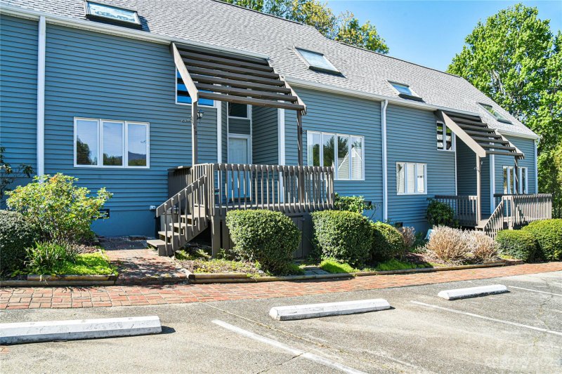 Property image 5 at 2 Lynx Drive, Black Mountain, NC 28711