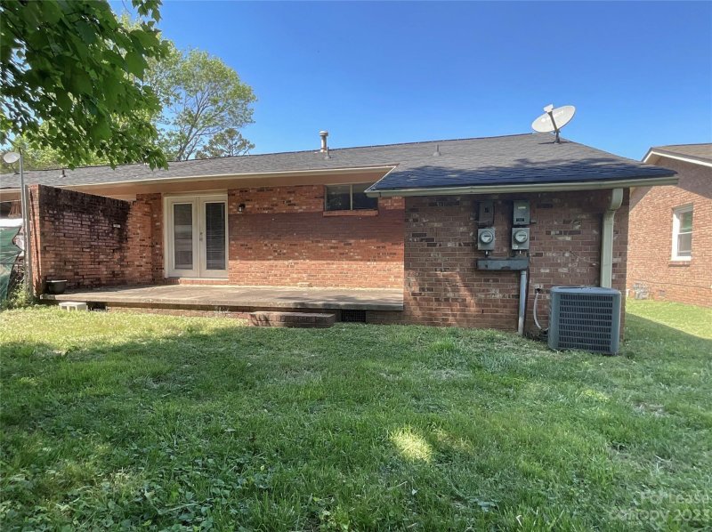 Property image 2 at 4928 Malibu Drive, Charlotte, NC 28215