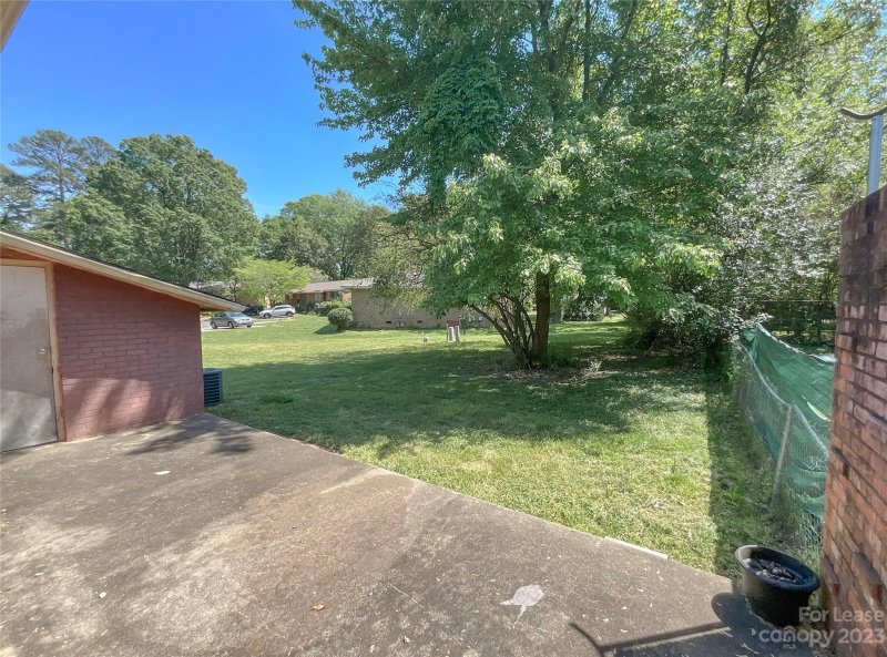 Property image 3 at 4928 Malibu Drive, Charlotte, NC 28215
