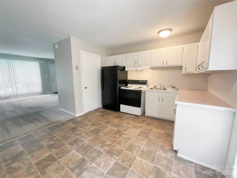 Property image 5 at 4928 Malibu Drive, Charlotte, NC 28215