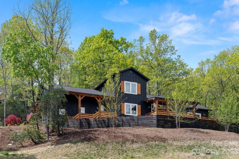 Property image 2 at 37 Nuthatch Court, Fairview, NC 28730