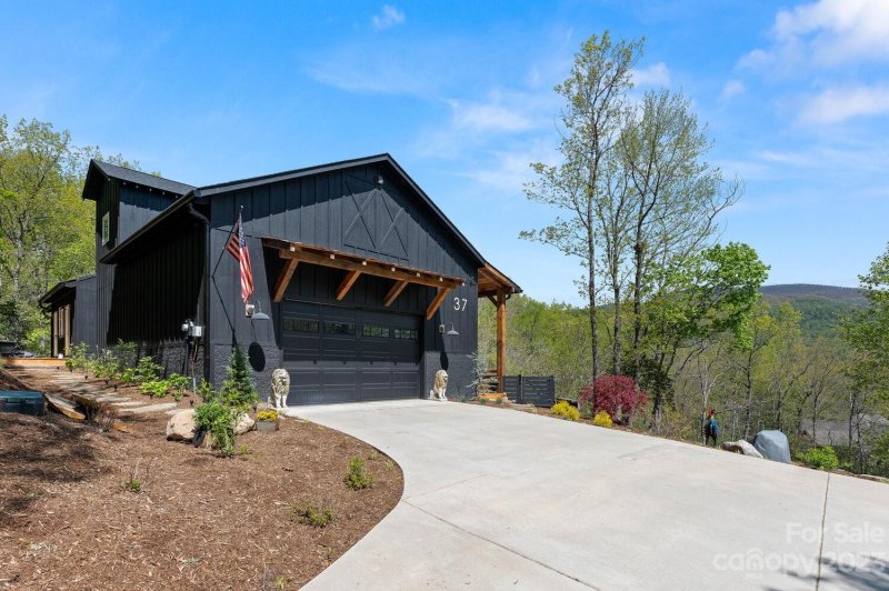 Property image 3 at 37 Nuthatch Court, Fairview, NC 28730