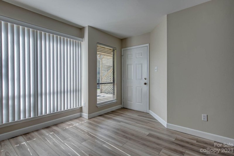 Property image 3 at 1604 W Sharon Road, Charlotte, NC 28210