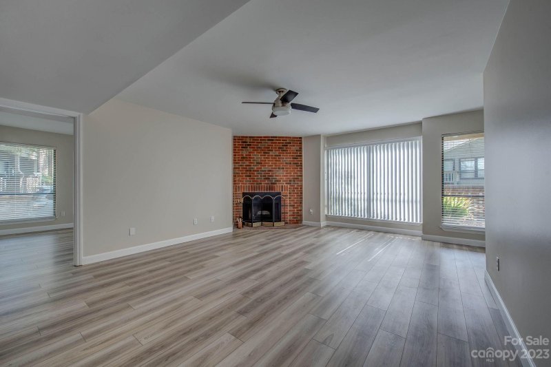 Property image 4 at 1604 W Sharon Road, Charlotte, NC 28210