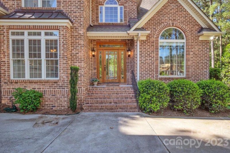 Property image 2 at 113 Frostcliff Lane, Mooresville, NC 28117