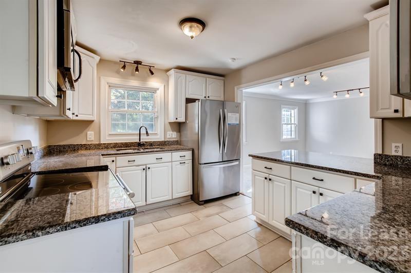 Property image 4 at 7511 Monroe Road, Charlotte, NC 28212