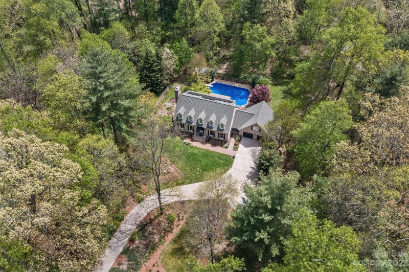 Property image 4 at 25 W Black Oak Drive, Asheville, NC 28804