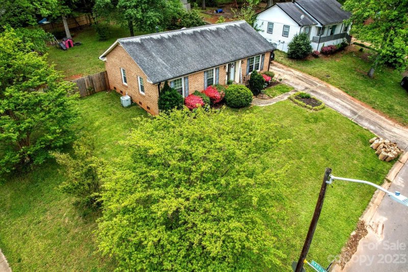 Property image 3 at 4932 Delivau Drive, Charlotte, NC 28215