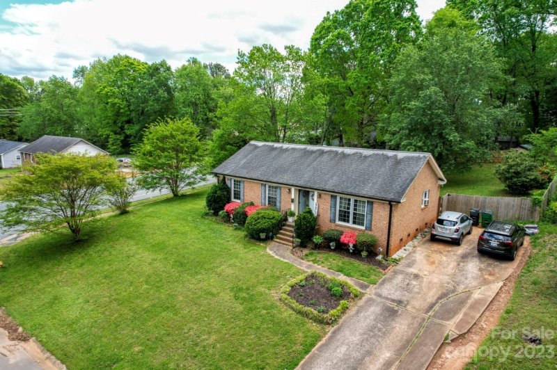 Property image 4 at 4932 Delivau Drive, Charlotte, NC 28215