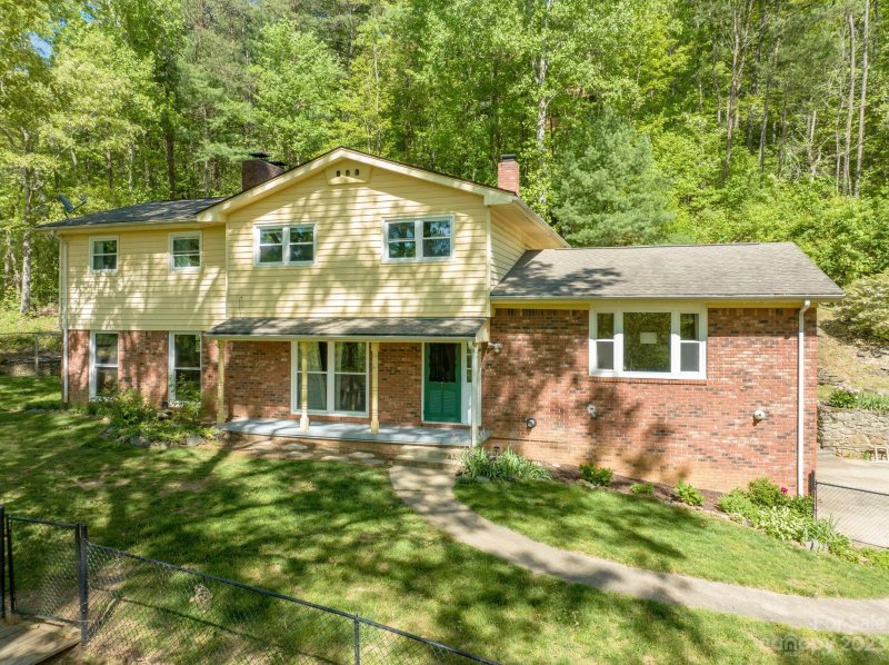 13 Rolling View Drive