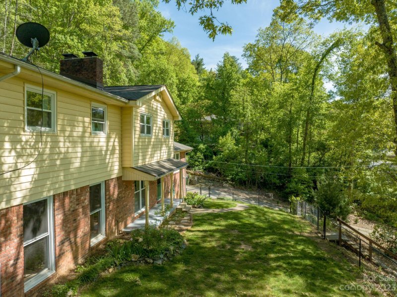 Property image 5 at 13 Rolling View Drive, Asheville, NC 28805