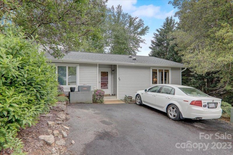 Property image 3 at 75 Hollybrook Drive, Asheville, NC 28803