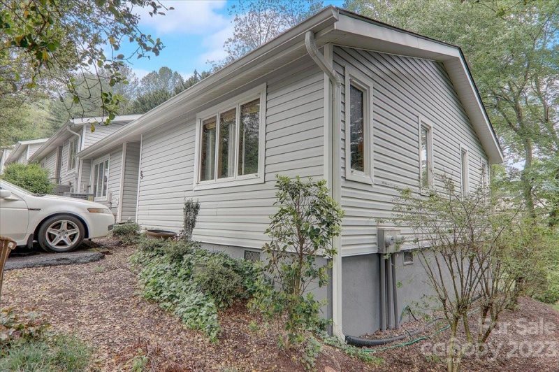 Property image 5 at 75 Hollybrook Drive, Asheville, NC 28803