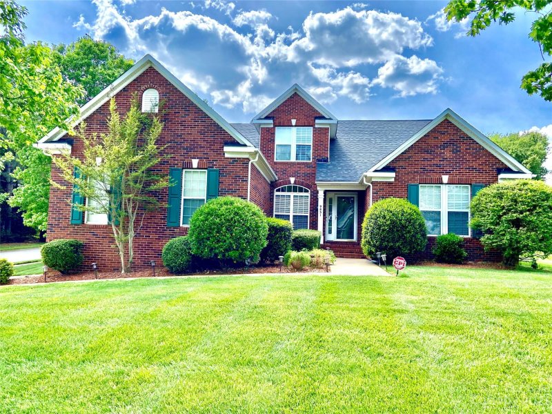 Property image 2 at 9831 Spring Park Drive, Charlotte, NC 28269