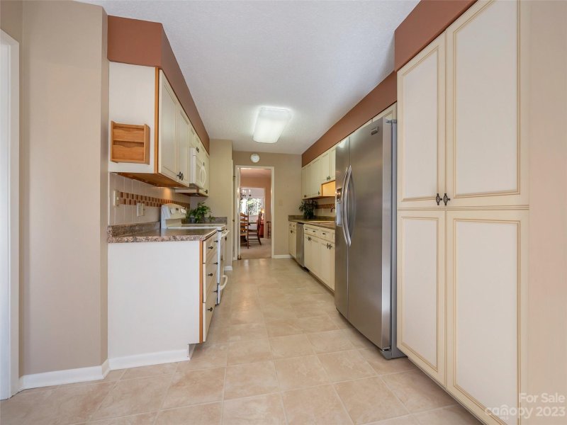 Property image 3 at 720 Crowfields Lane, Asheville, NC 28803