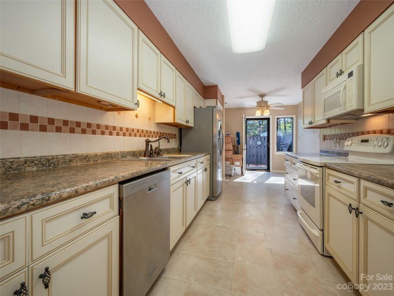 Property image 5 at 720 Crowfields Lane, Asheville, NC 28803