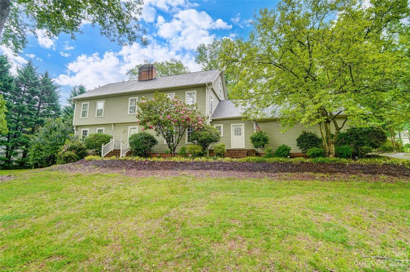 Property image 3 at 2422 Monticello Drive, Gastonia, NC 28056