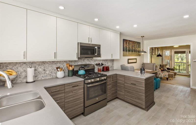 Property image 2 at 459 Crowfields Drive, Asheville, NC 28803