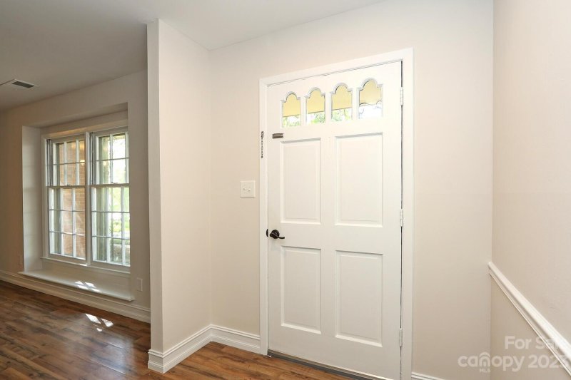 Property image 3 at 6307 Forest Way Drive, Charlotte, NC 28212