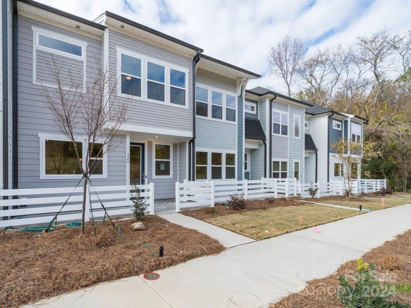 Property image 4 at 124 Atterberry Alley, Charlotte, NC 28217