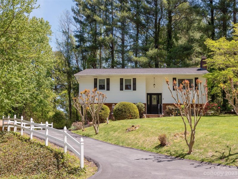 Property image 4 at 309 Wayside Lane, Hendersonville, NC 28792