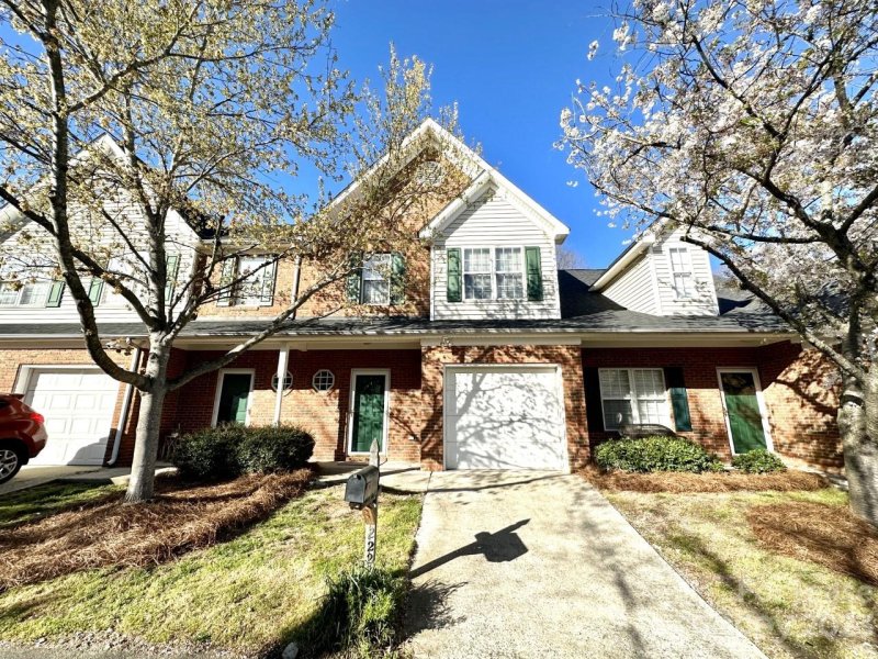 2222 Lennoxshire Square Court