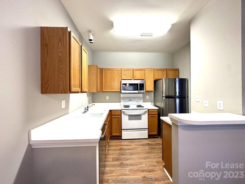 Property image 5 at 2222 Lennoxshire Square Court, Charlotte, NC 28210