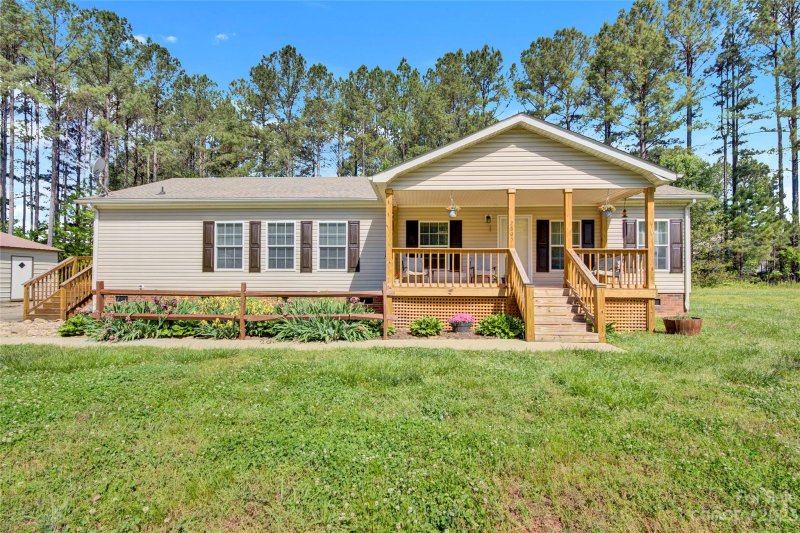 2805 Sweeping Pine Lane