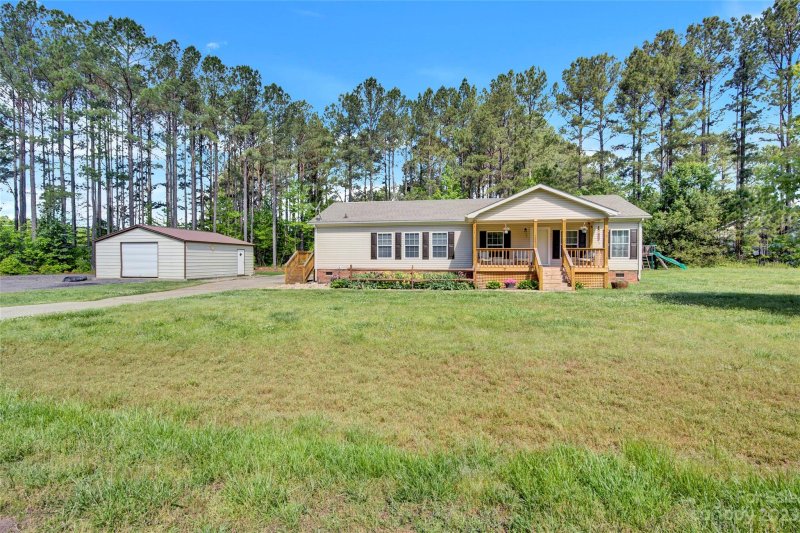 Property image 3 at 2805 Sweeping Pine Lane, Denver, NC 28037