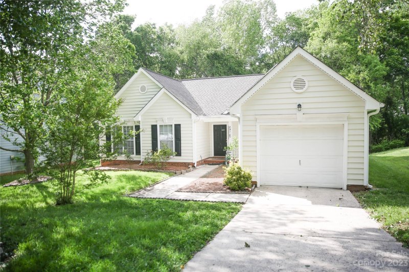 Property image 2 at 8910 Clifton Meadow Drive, Matthews, NC 28105