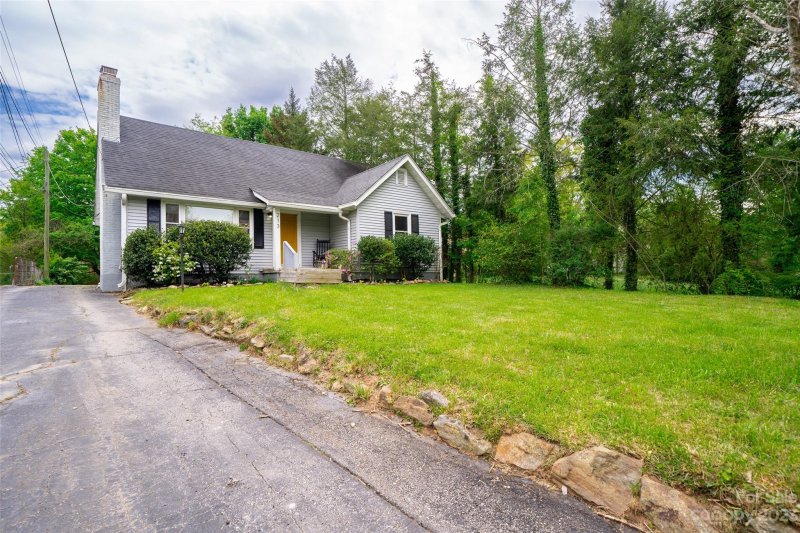 Property image 4 at 213 Governors View Road, Asheville, NC 28805