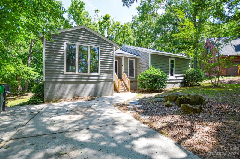 Property image 2 at 8128 Tiburon Circle, Charlotte, NC 28215