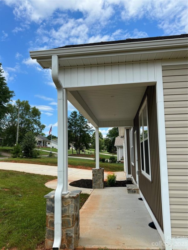 Property image 2 at 1640 Farmington Hills Drive, Conover, NC 28613