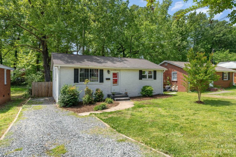 Property image 3 at 1716 Finchley Drive, Charlotte, NC 28215