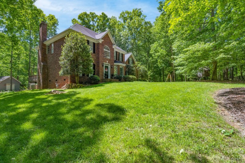 Property image 3 at 1430 Longleaf Court, Matthews, NC 28104